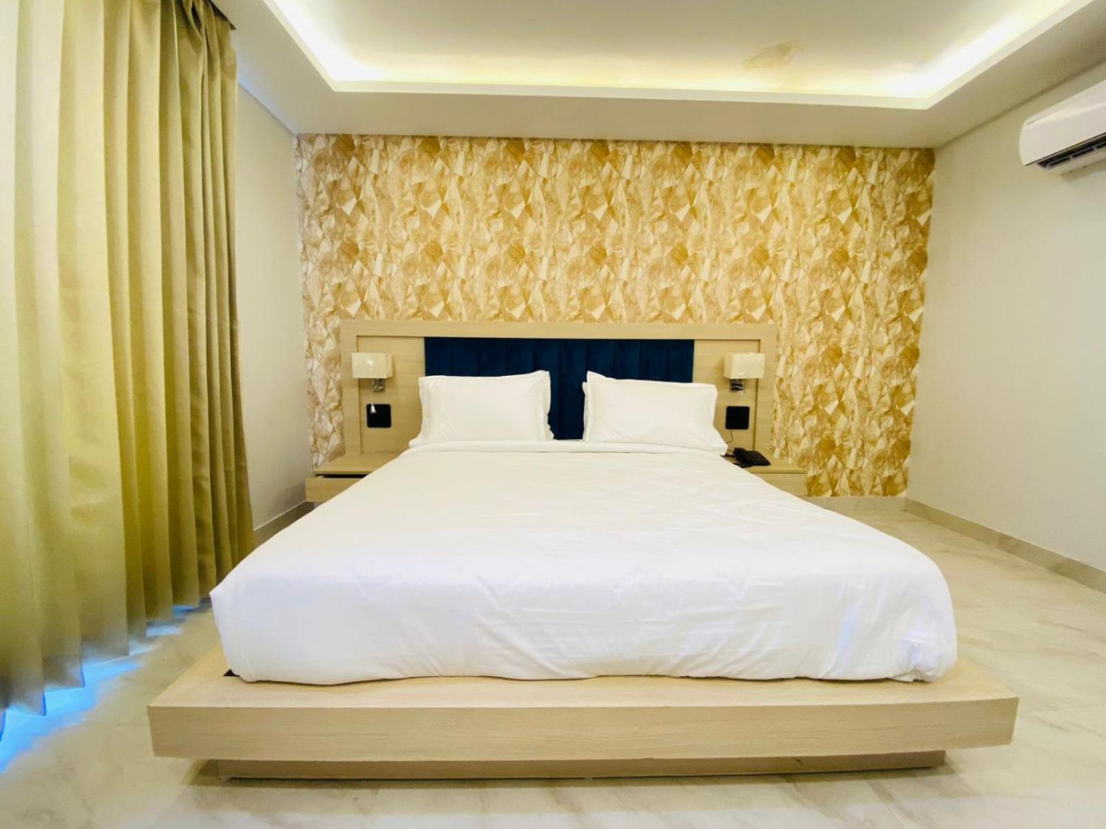Hotel Holiday Grand Greater Noida Buitenkant foto