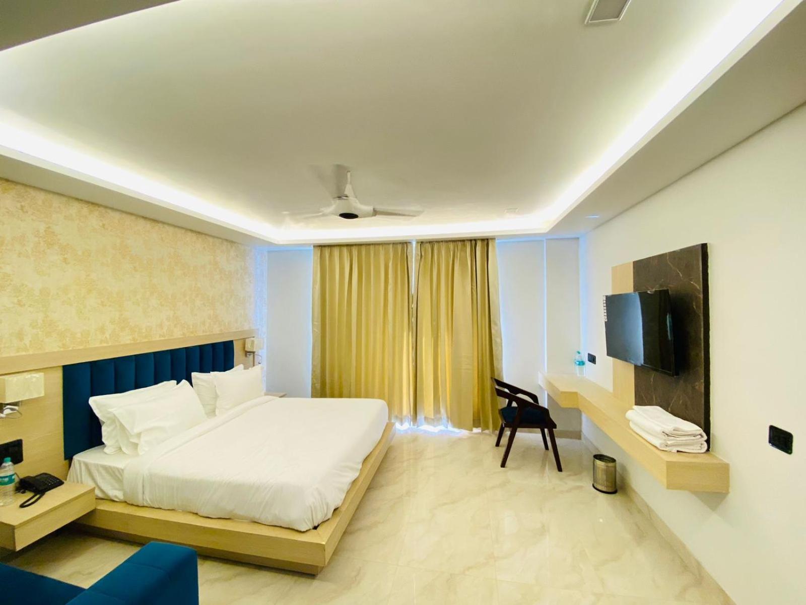 Hotel Holiday Grand Greater Noida Buitenkant foto