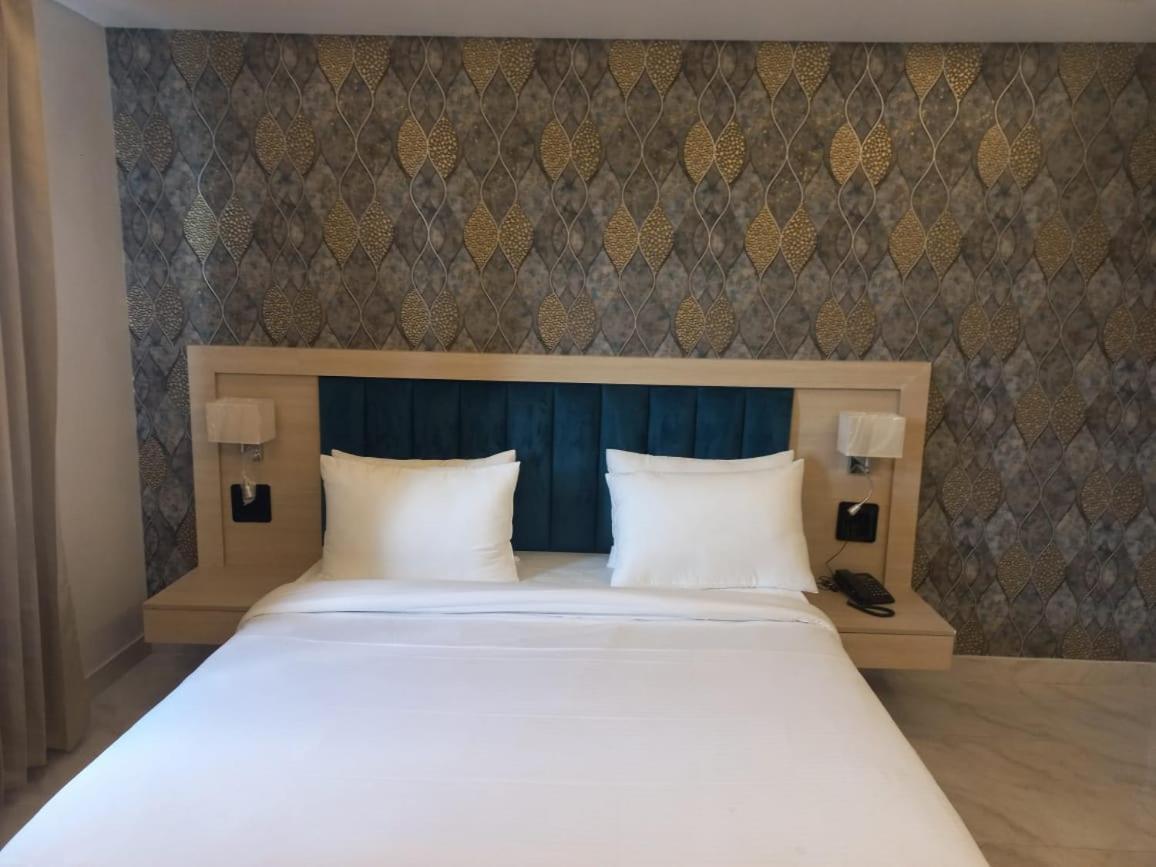 Hotel Holiday Grand Greater Noida Buitenkant foto